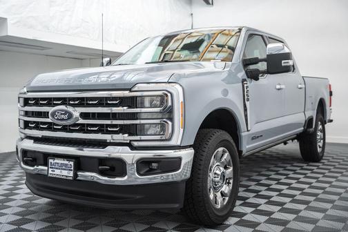Glacier Gray Metallic Tri-Coat 2026 Ford F-250 Lariat