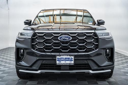 Agate Black Metallic 2026 Ford Explorer Platinum