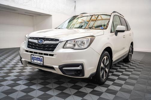Crystal White Pearl 2017 Subaru Forester 2.5i Premium