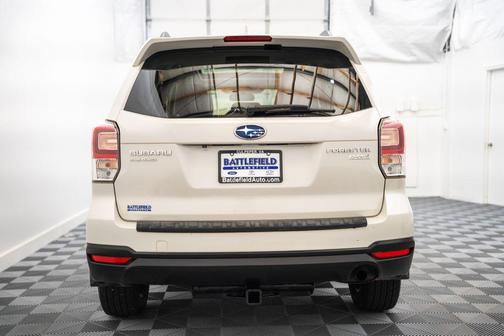Crystal White Pearl 2017 Subaru Forester 2.5i Premium