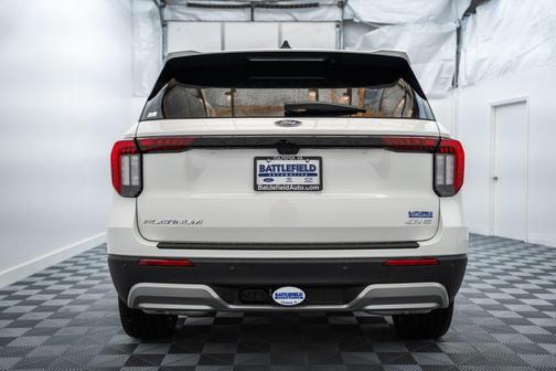Star White Metallic Tri-Coat 2026 Ford Explorer Platinum