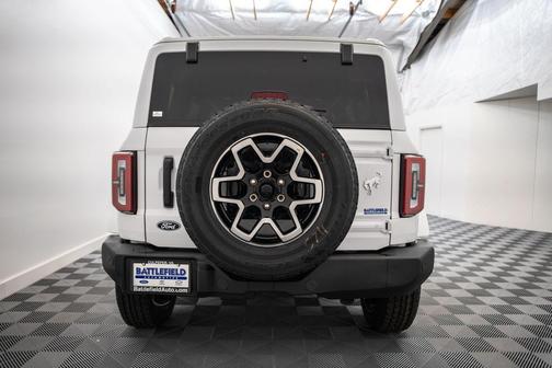 Oxford White 2026 Ford Bronco Outer Banks
