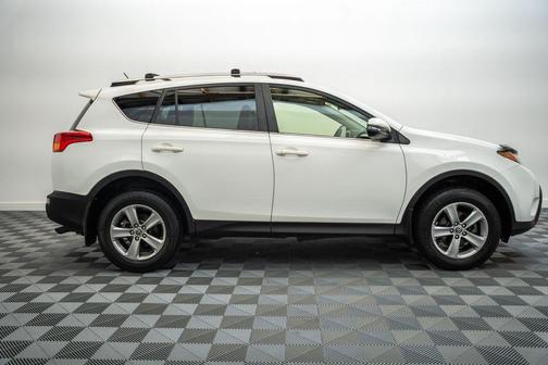 Super White 2015 Toyota RAV4 XLE