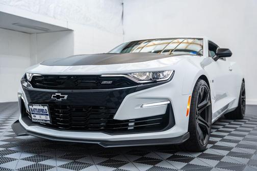 Summit White 2019 Chevrolet Camaro 1SS