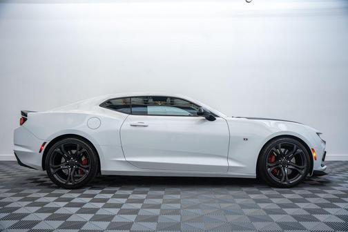 Summit White 2019 Chevrolet Camaro 1SS