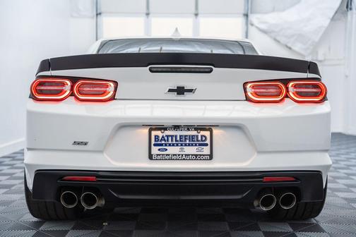 Summit White 2019 Chevrolet Camaro 1SS