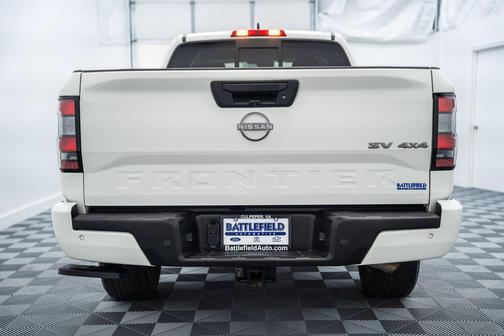 Glacier White 2022 Nissan Frontier SV