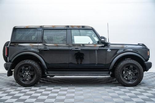 Shadow Black 2025 Ford Bronco Outer Banks