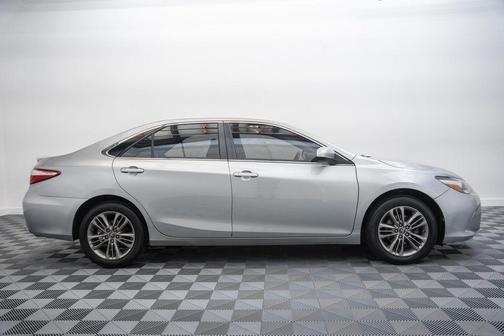 Celestial Silver Metallic 2017 Toyota Camry SE