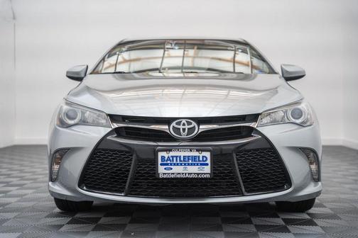 Celestial Silver Metallic 2017 Toyota Camry SE