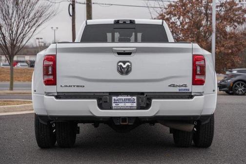 2023 RAM 3500 Limited Crew Cab 4x4 8' Box