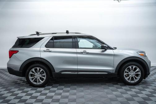 Iconic Silver Metallic 2021 Ford Explorer Limited