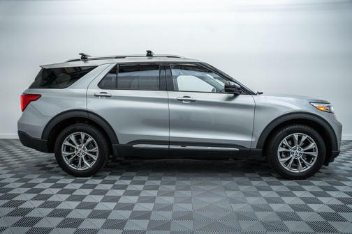 Iconic Silver Metallic 2021 Ford Explorer Limited