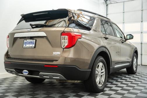 Stone Gray Metallic 2021 Ford Explorer XLT