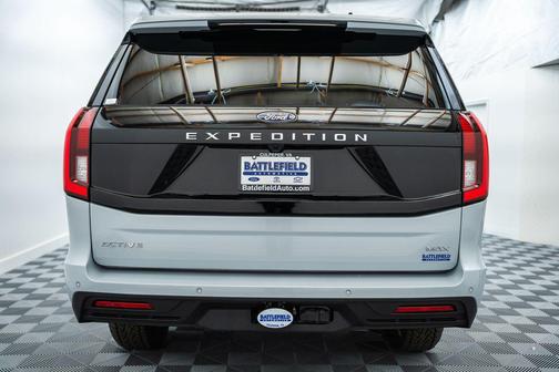 Space Silver Metallic 2026 Ford Expedition Max Active 4x4