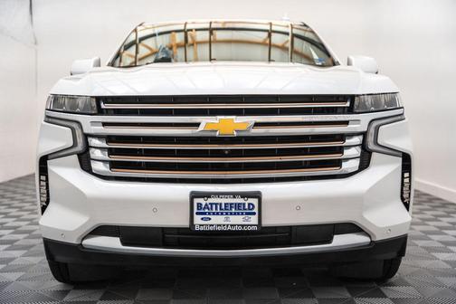 Iridescent Pearl Tricoat 2024 Chevrolet Suburban 4WD High Country