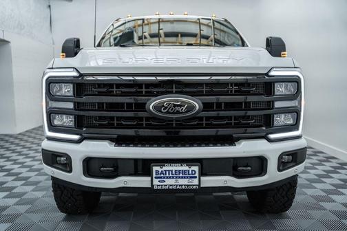 Star White Metallic Tri-Coat 2024 Ford F-250 Lariat