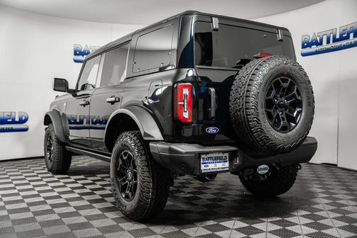 Shadow Black 2026 Ford Bronco Badlands