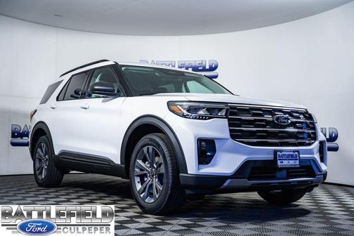 Star White Metallic Tri-Coat 2026 Ford Explorer Active w/200A Pkg