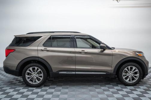 Stone Gray Metallic 2021 Ford Explorer XLT