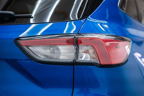 Velocity Blue Metallic 2020 Ford Escape SE