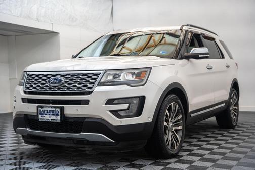 White Platinum Clearcoat Metallic 2017 Ford Explorer Platinum