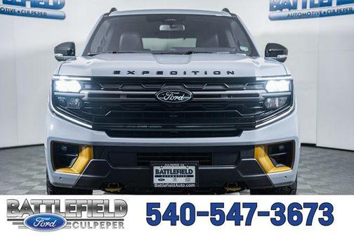 Glacier Gray Metallic Tri-Coat 2026 Ford Expedition Tremor