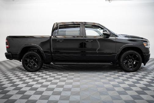 Diamond Black Crystal Pearlcoat 2022 RAM 1500 Laramie
