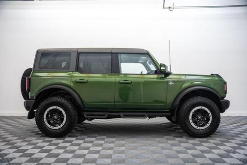 Eruption Green Metallic 2023 Ford Bronco Outer Banks