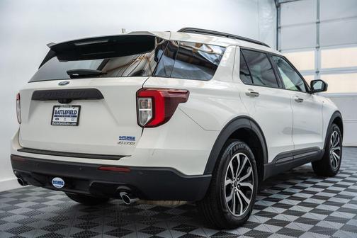 Star White Metallic Tri-Coat 2022 Ford Explorer ST-Line