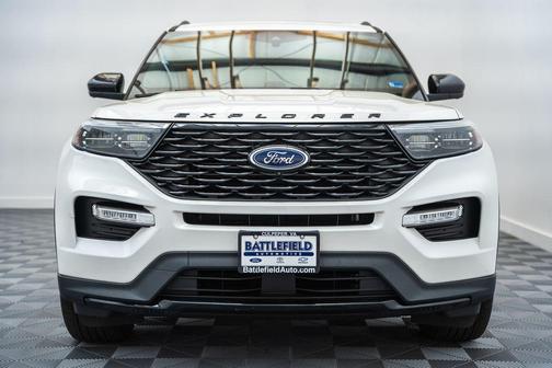 Star White Metallic Tri-Coat 2022 Ford Explorer ST-Line