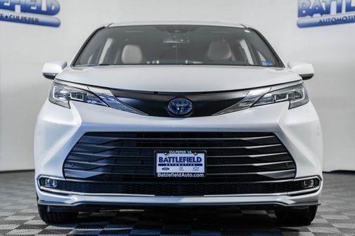 2023 Toyota Sienna XLE