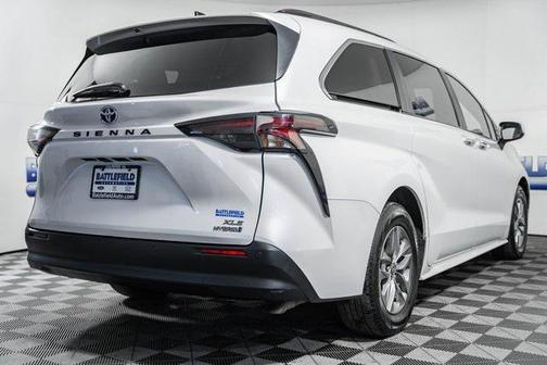 2023 Toyota Sienna XLE