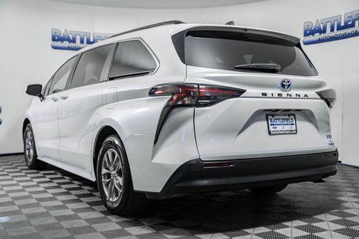 2023 Toyota Sienna XLE