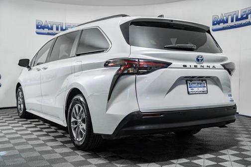 2023 Toyota Sienna XLE