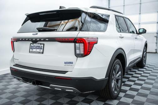 Star White Metallic Tri-Coat 2026 Ford Explorer Active