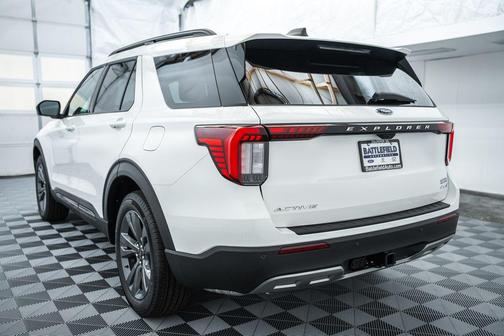 Star White Metallic Tri-Coat 2026 Ford Explorer Active