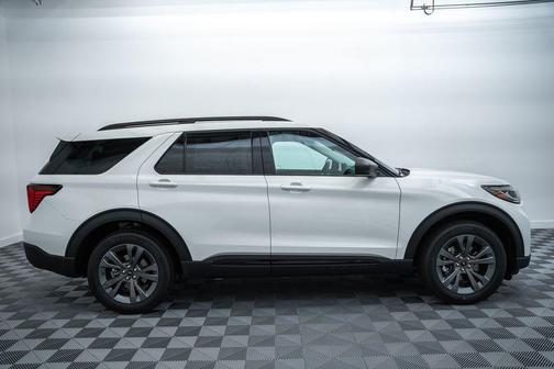 Star White Metallic Tri-Coat 2026 Ford Explorer Active