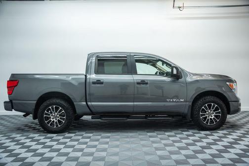 2022 Nissan Titan SV