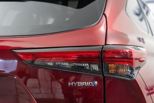 2021 Toyota Highlander Hybrid Platinum