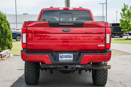 Rapid Red Metallic Tinted Clearcoat 2022 Ford F-250 Lariat
