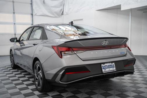 Fluid Metal 2025 Hyundai ELANTRA Sport