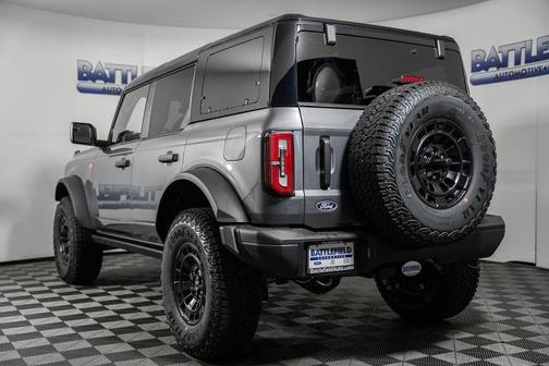 Carbonized Gray Metallic 2026 Ford Bronco Badlands