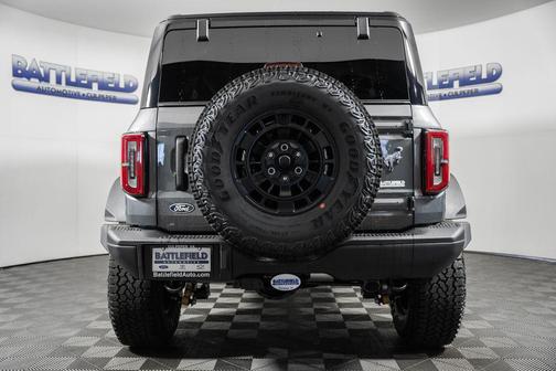 Carbonized Gray Metallic 2026 Ford Bronco Badlands