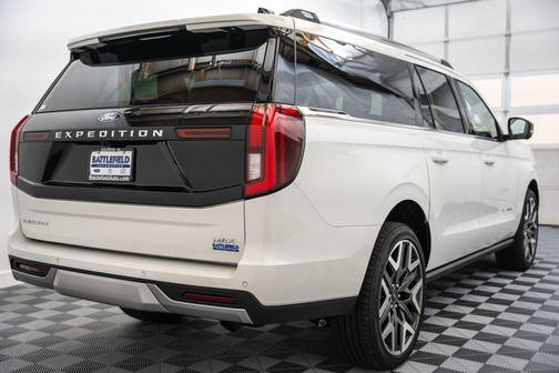 Star White Metallic Tri-Coat 2026 Ford Expedition Max Platinum