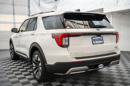 Star White Metallic Tri-Coat 2026 Ford Explorer Platinum