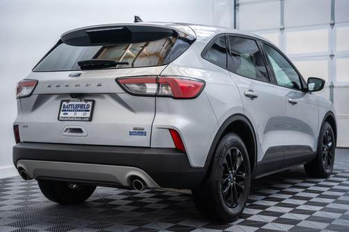 Ingot Silver Metallic 2020 Ford Escape SE