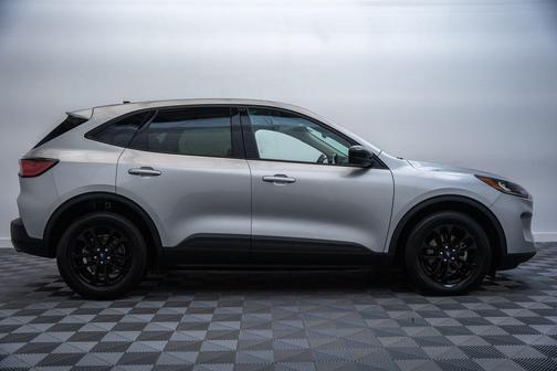 Ingot Silver Metallic 2020 Ford Escape SE