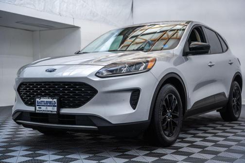 Ingot Silver Metallic 2020 Ford Escape SE