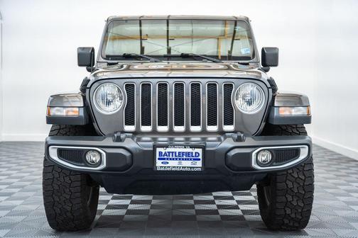 Granite Crystal Metallic Clearcoat 2018 Jeep Wrangler Unlimited Sahara